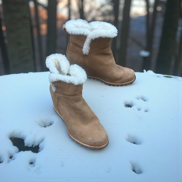 Ugg Seyline Shearling Tan Chestnut Suede Wedge Booties Size 8.5 - Picture 1 of 13